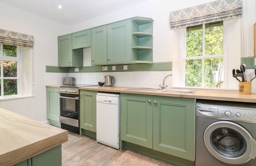 Cupar Cottage | MIDDLE COTTAGE - TARVIT, pet friendly, with open fire in Cupar, Fife