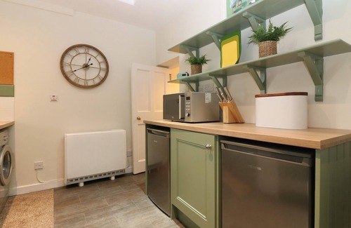 Cupar Cottage | MIDDLE COTTAGE - TARVIT, pet friendly, with open fire in Cupar, Fife