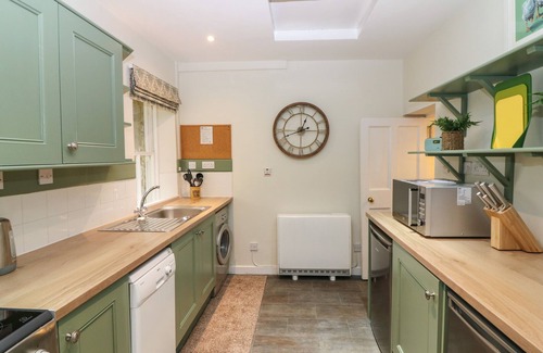 Cupar Cottage | MIDDLE COTTAGE - TARVIT, pet friendly, with open fire in Cupar, Fife