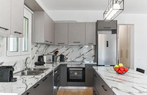 Messonghi Apartment | Middle Earth