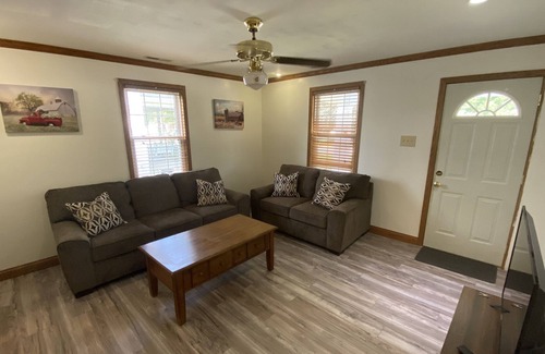 Glen Dale House | Middle Gem-Newly Renovated house with everything you will need. Prime location!