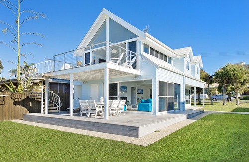 Lake Cathie House | Middle Rock Beach House - absolute ocean in front