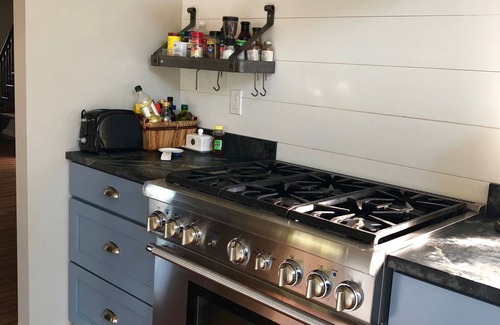 Middlebury House | Middlebury Gem open concept and 5 minutes from town