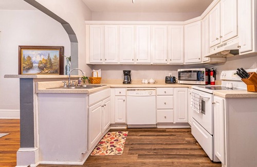 Decatur House | Middleton Cottage in Historic District