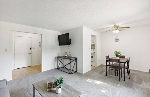 Parma Apartment | Midtown 3229I Cozy & Comfy I Free Parking