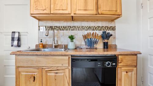 Midtown House | Midtown Flight Deck: 2BR Gem