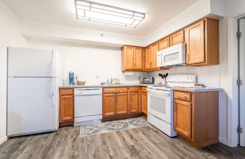 Midtown Apartment | Midtown Modern - Stylish 2BR Lodging in Reno