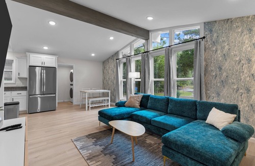 Wilmington House | Midtown Wilmington Oasis: Modern 3BR Home Near Beach, Downtown, & UNCW!n