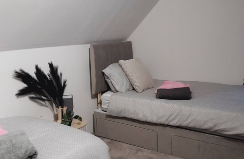 Moneymore Apartment | Midulster apartment retreat 1 hr from belfast, Derry, causeway coast. Hottub