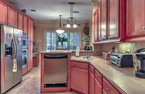 Sunbury House | Midway House by Sunbury Channel - Walk to Marina!