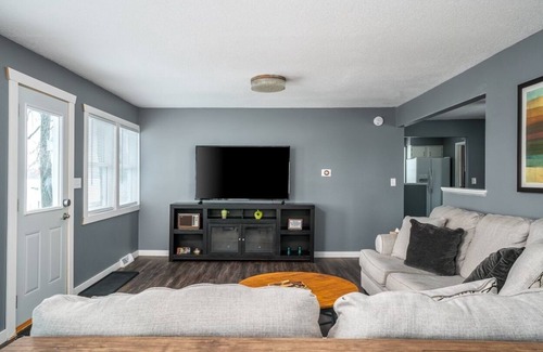 Lynn Center House | Mighty Mississippi River Retreat