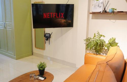 Hanoi Backpacker Quarter Apartment | Migo Housing - Hanoi Beer Street - Central and Spacious - Ensuite Kitchen - Ensuite Bathroom
