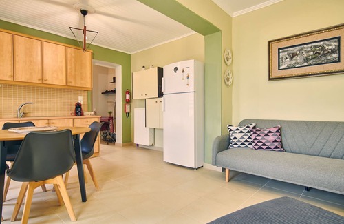 Fiolitis House | Mika's Valley View House