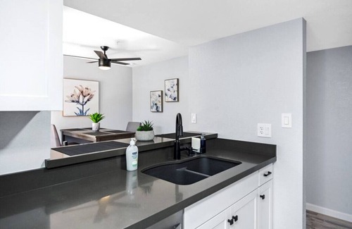 Cavalier Vista Condo | Mike's #124 · Cozy 1bd in ❤ of Old Town | Heated Pool, HotTub