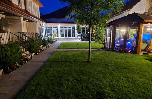 Kunszentmiklos Apartment | MiklósGrill - Kunszentmiklósi Étterem és Panzió