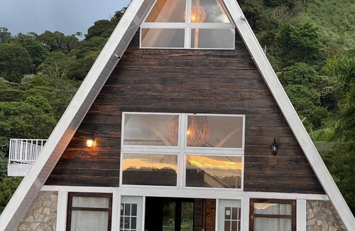 Central Nicaragua Ski Chalet | Mil flores de Palsila es una cabaña de montaña con temperaturas de 18-24 grados.
