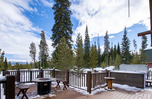 Pole Creek Preserve Cabin | Miles Behind Log Cabin by Stay Winter Park