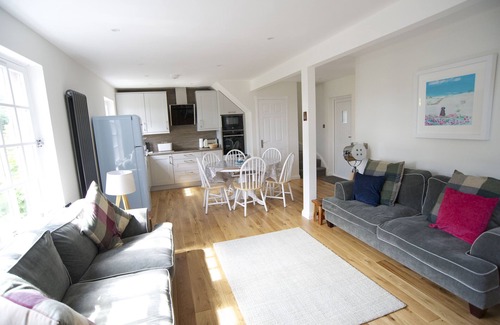 Lower Largo House | Mill Cottage, waterside, in the heart of Lower Largo & fully renovated