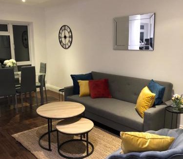 Hale Apartment | Mill Hill Modern 3 Bedroom Apartment