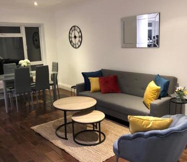 Hale Apartment | Mill Hill Modern 3 Bedroom Apartment