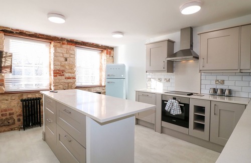 Mansfield Cottage | MILL VIEW DUPLEX, pet friendly, character holiday cottage in Cuckney