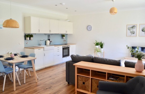 Rattray House | Millbank Cottage - a lovely holiday home with a large garden