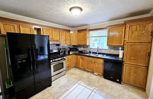 Lansing House | Miller Brite 3 bed/1.5 bath with all new deck!