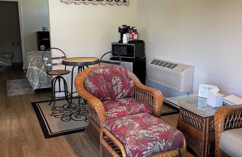 Wahpeton Apartment | Millers Bay Hideaway Charmer 4 blocks from Miller's Bay!