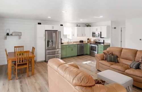 Huey House | Millers Eddy House - Riverfront Near East Brady&Parker