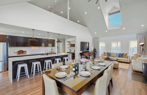 Millfield House | MILLFIELD WATERS Luxury Hunter Valley Accommodation AMAZING WATER MOUNTAIN VIEWS