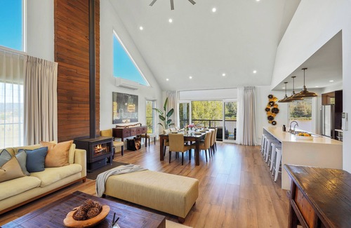 Millfield House | MILLFIELD WATERS Luxury Hunter Valley Accommodation AMAZING WATER MOUNTAIN VIEWS