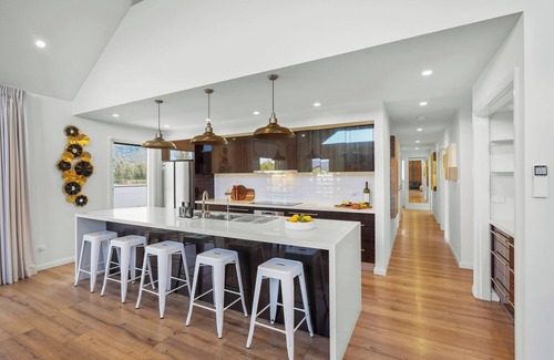 Millfield House | MILLFIELD WATERS Luxury Hunter Valley Accommodation AMAZING WATER MOUNTAIN VIEWS