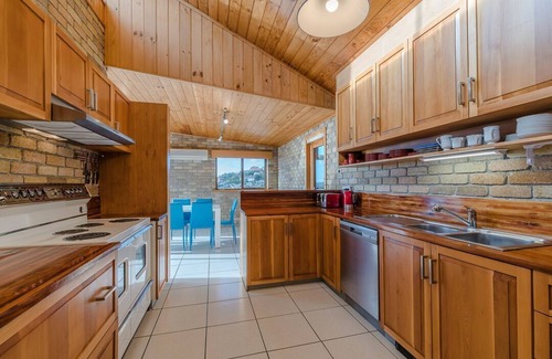 Sandy Bay House | Million Dollar View Day and Night - for big family or few families together