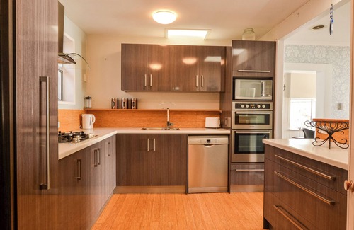 Pukehina House | Million Dollar View, Private Beach Access and a Spa Pool