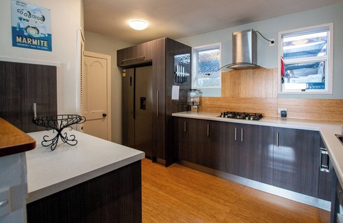 Pukehina House | Million Dollar View, Private Beach Access and a Spa Pool