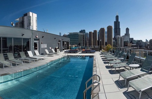 Downtown Chicago Apartment | Million Dollar Views! Luxury Downtown Skyhouse!