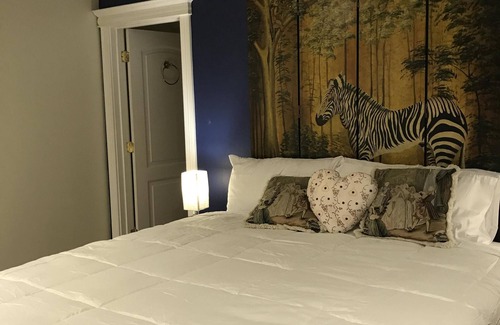 Upper Rockridge House | Million Dollard View Private 2 Bedroom Garden Suite