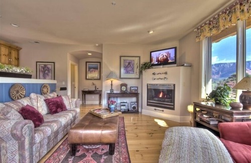 Sedona House | *Million $ Views * Ensuite Jetted Tub For Two * Fireplace * Deck * Walk to All