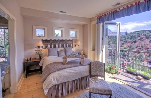 Sedona House | *Million $ Views * Ensuite Jetted Tub For Two * Fireplace * Deck * Walk to All