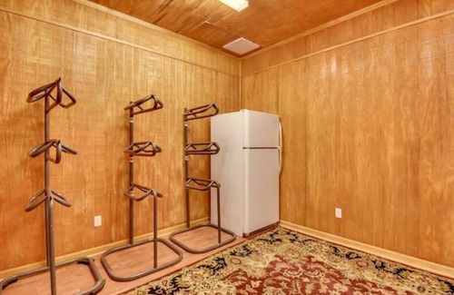 Aiken Cottage | Mimosa Cottage Farm- 2br cottage & stalls. Mastersn