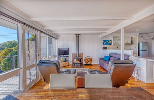 St Helens House | Mimosa Holiday House - A perfect base to explore the coast