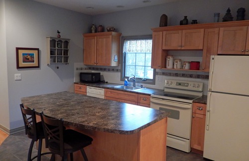 Saugatuck Apartment | Mim’s Place Clean, Close and Convenient Apartment "On the Hill" in Saugatuck