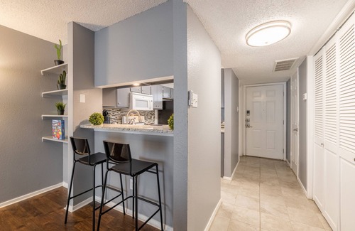 North Burnet House | Min's Away From Domain, Q2, Breweries W/Pool