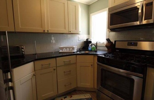 Point Pleasant Beach Cottage | MIN8 | 3BR Beach Cottage Set in the Sand on private walk-up lane! by Shore Points Vacations