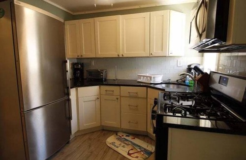 Point Pleasant Beach Cottage | MIN8 | 3BR Beach Cottage Set in the Sand on private walk-up lane! by Shore Points Vacations