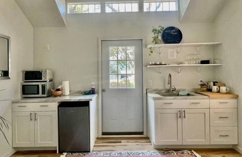 Govalle Apartment | Mina House: Tiny Cottage Vibes in East Austin