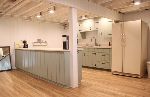 Bradley House | Miner Lake Lakefront Beach Cottage for Family Fun