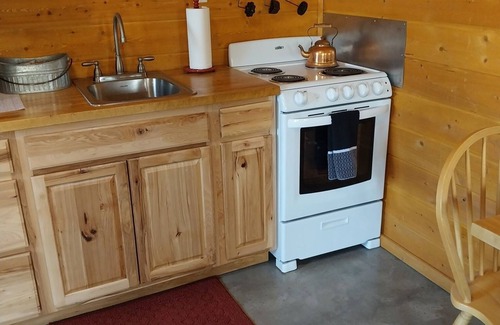 Cottonwood Cabin | Miners Cabin - New Private and Cozy
