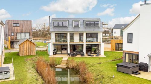 Cirencester House | Minety Lake 64 ML64 Lower Mill Estate Cotswolds