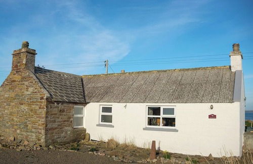 Stronsay Cottage | Mingro is a unique beachside cottage that serves as a retreat from modern life.